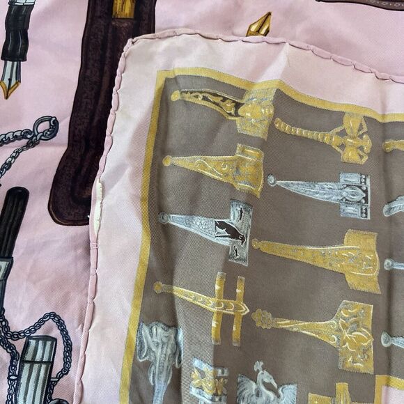 Lovely Vintage Trussardi Scarf  34 In Sq Very Good Condition - Picture 5 of 6